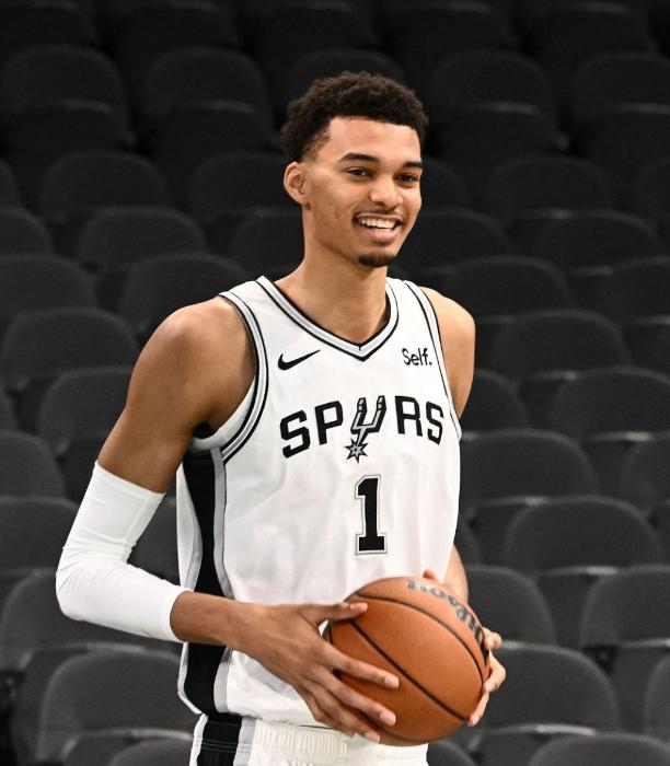 开云手机客户端-JackeyLove迎来三赛季出色发挥，篮网观众热烈欢呼！-开云手机客户端