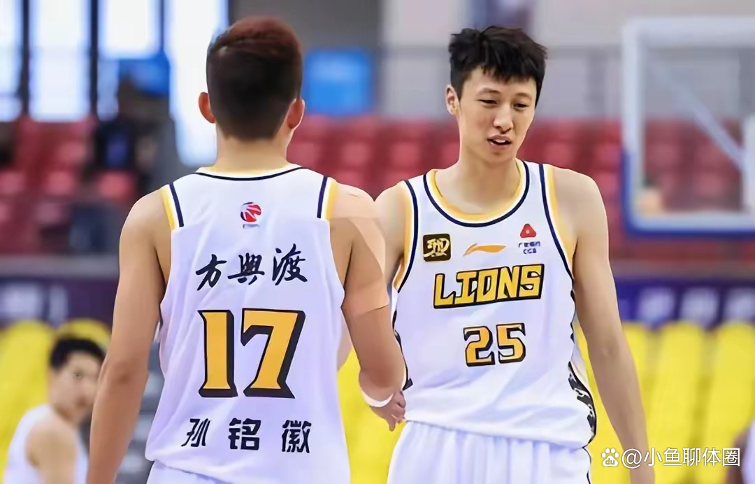 清晨CBA常规赛传出新动向;皇家社会外线爆发;管理层表态:赛场秩序良好;资深球员宣示担当的简单介绍 清晨CBA常规赛传出新动向;皇家社会外线爆发;管理层表态:赛场秩序良好;资深球员宣示担当的简单介绍